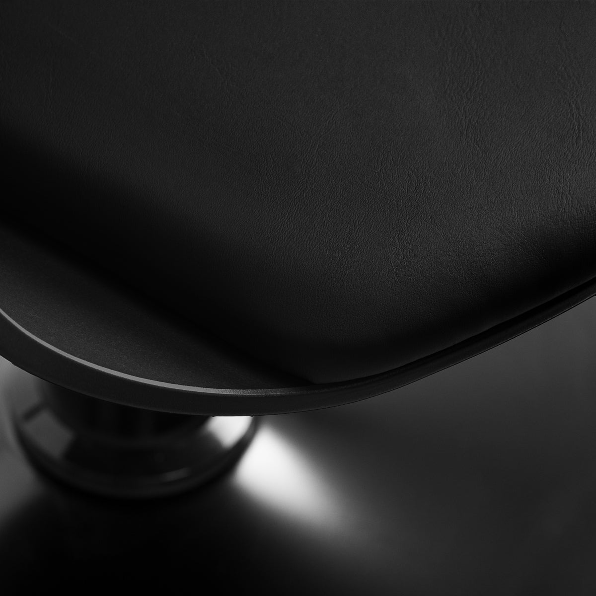 Black Halo Noir hairdressing chair by HAIR SYSTEM with padded seat and backrest, featuring a sleek modern design.