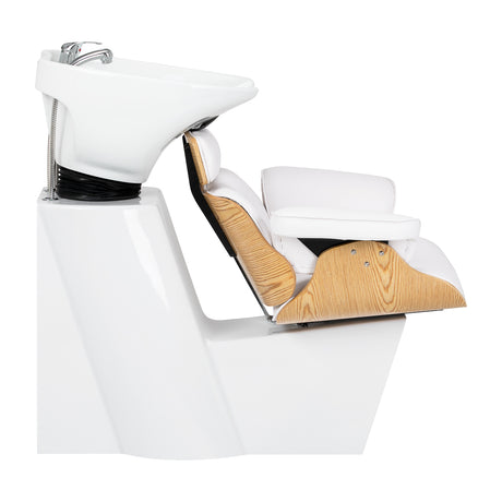Ceramic basin and chrome tap on Gabbiano Florencja wash unit
