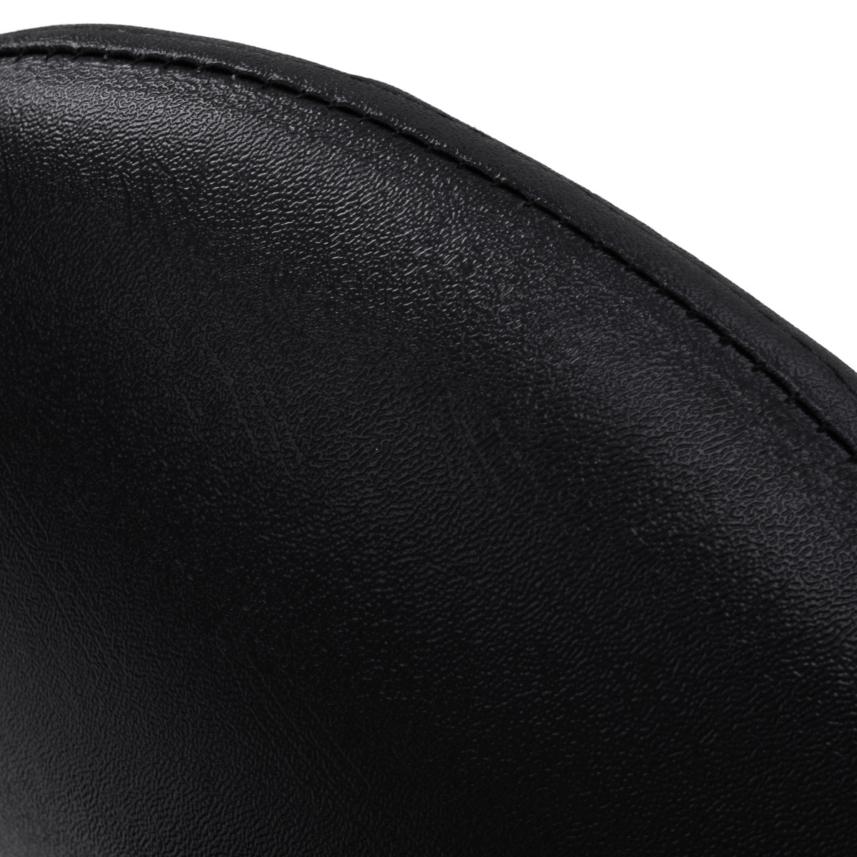 Schwarzer Kunstlederbezug des ACTIVESHOP 6001 Sattelsitzes im Detail