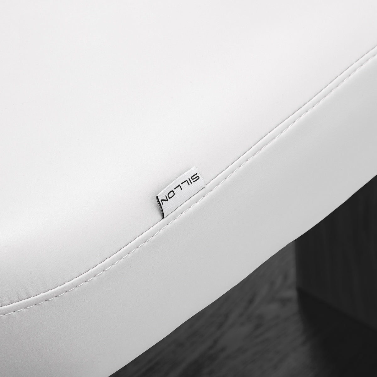 Sillon Relax · weiß / schwarz · Sillon-Etikett und Naht